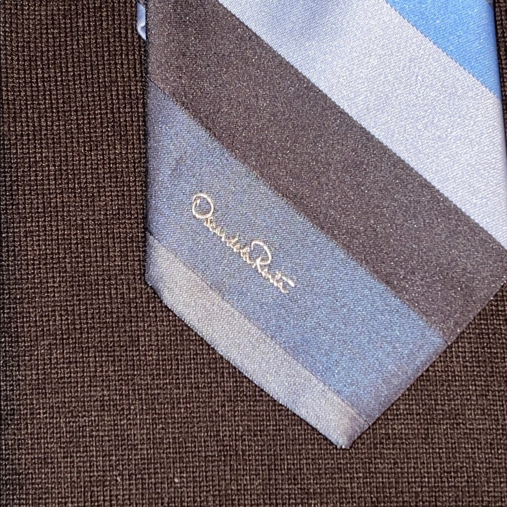 Oscar de la Renta Navy and Black Striped Tie - Picture 2 of 3